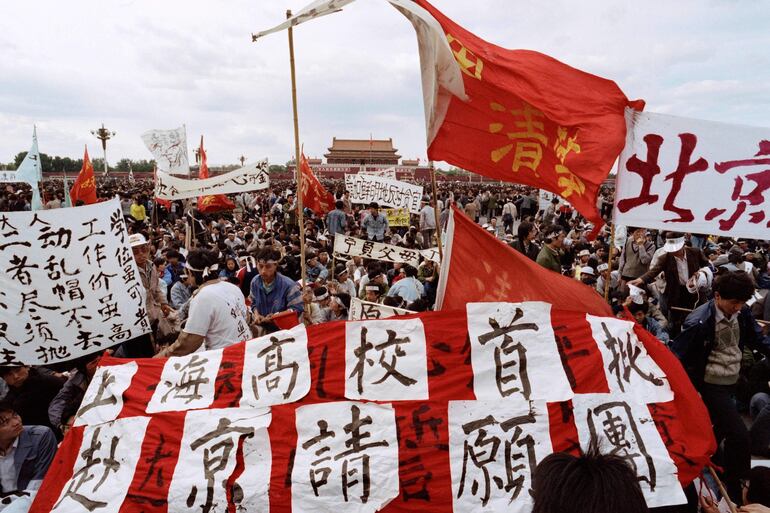 Imagen capturada  en 1989. El 4 de junio de 1989 tropas chinas lanzaron una masacre contra una multitud prodemocracia en la plaza de Tiananmen en Pekín. 