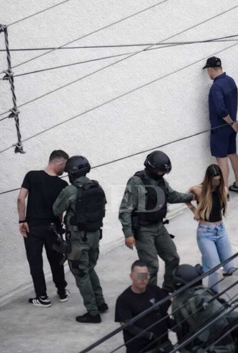 Imágenes del operativo para capturar a Sebastián Marset realizado en Las Palmas (Santa Cruz) de Bolivia, compartidos por El Deber. Hay alrededor de cinco aprehendidos, entre ellos el líder narco uruguayo.