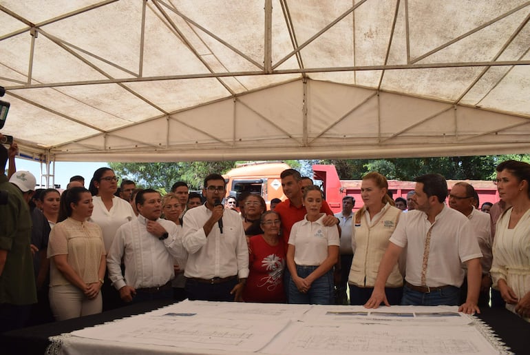 En Sapucái se presentó el plano del futuro Hospital Básico.