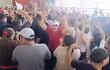 Los adherentes del candidato ganador de Santaní, Carlos Verón festejan con alegria el triunfo del equipo político