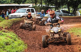 Final de campeonato de velocross en Ybycuí.