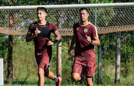 Nelson Ariel Gauto y Hermes David Villalba, futbolistas del Sportivo Trinidense.