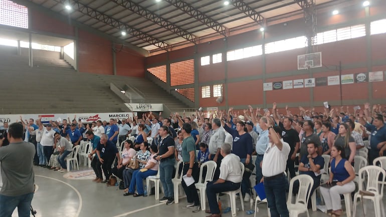 Convencionales del PLRA durante el acto del domingo en Coronel Oviedo.