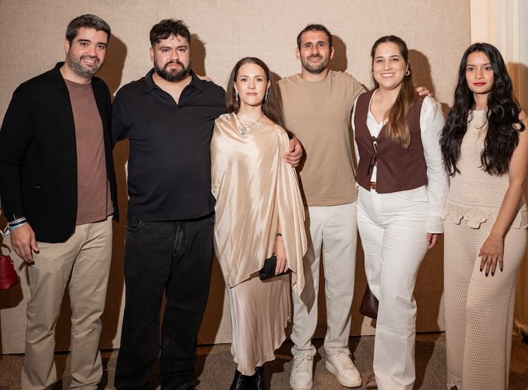 Matthew Garay, Will Ramírez, Lorena Vázquez, Ignacio Pizarro, Rosa Silva y Verónica Artaza.