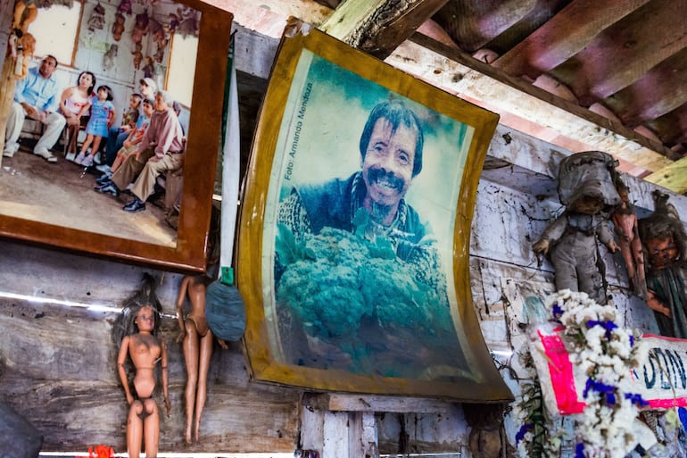 Casa de don Julián Santana Barrera, Isla de las Muñecas, Xochimilco, México.