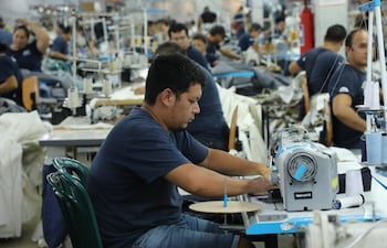 Miles de personas trabajan para la industria que opera bajo el Régimen de Maquila.