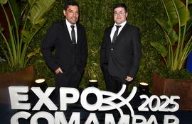 Aníbal Solís (i), gerente de operaciones, y Derlis Leguizamón, gerente administrativo.