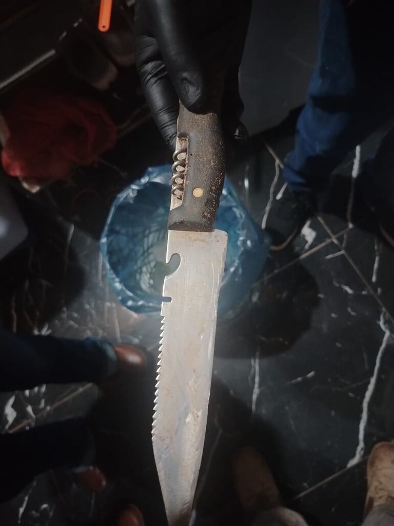 Se incautó la presunta arma utilizada en el crimen.