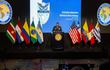 El almirante, Alvin Holsey, jefe del Comando Sur de Estados Unidos hablando durante la apertura de la Conferencia Sudamericana de Defensa 'SOUTHDEC 2025' este miércoles, en Buenos Aires (Argentina). Holsey visitará mañana 21 y el jueves 22 de agosto la ciudad de Asunción.