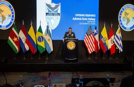 El almirante, Alvin Holsey, jefe del Comando Sur de Estados Unidos hablando durante la apertura de la Conferencia Sudamericana de Defensa 'SOUTHDEC 2025' este miércoles, en Buenos Aires (Argentina). Holsey visitará mañana 21 y el jueves 22 de agosto la ciudad de Asunción.
