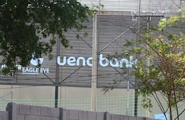 Carteles de ueno Bank ya se colocan en el complejo deportivo instalado en un predio arrendado del Instituto de Previsión Social (IPS).