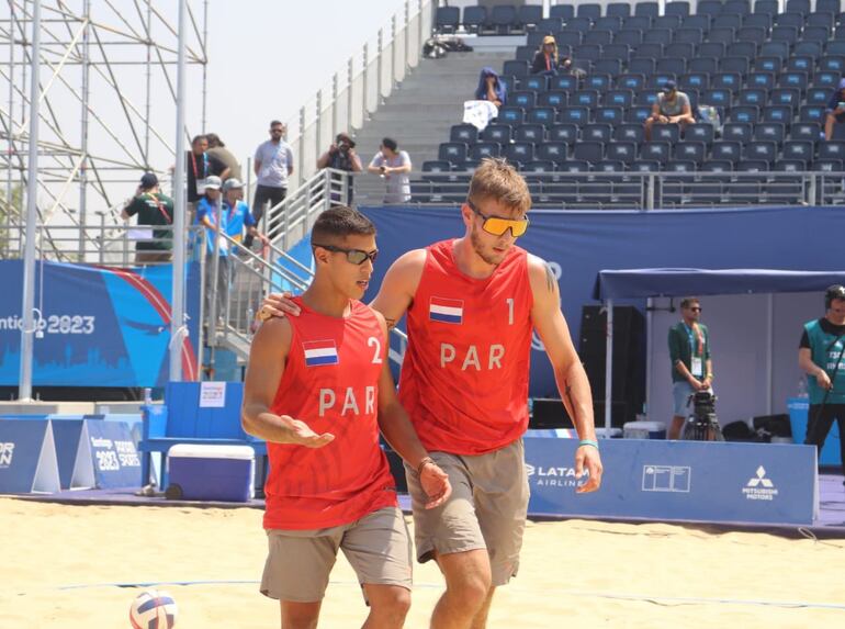 Gonzalo Melgarejo (izq.) y Giuliano Massare cayeron ante Brasil en octavos de final.