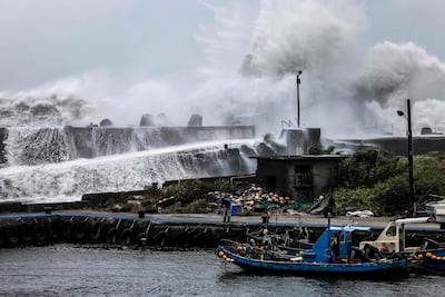 Oleaje extremo golpea la comunidad de Yilan, en la región noroeste de Taiwán.