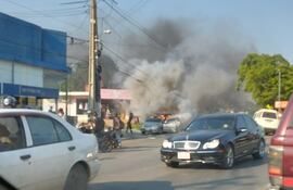 Vehículo incendiado en Barcequillo, San Lorenzo.