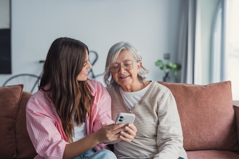 Cómo aprender a usar un smartphone después de los 60.