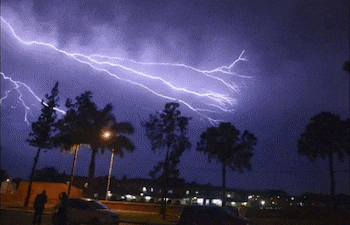 Gif tormenta eléctrica.