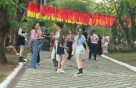 Vecinos revitalizan y reinauguran la plaza Herminio Giménez tras meses de abandono municipal