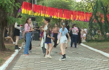 Vecinos revitalizan y reinauguran la plaza Herminio Giménez tras meses de abandono municipal