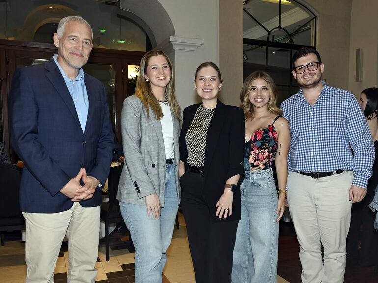 Fernando Vangioni, María Liz Figueredo, Laura Benítez, Sara Gutiérrez y Mathias Baudelet. 