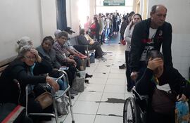Los pacientes del Incan esperan la provisión de medicamentos, pero ni siquiera los que se urgieron mediante recursos de amparo, se están entregando.