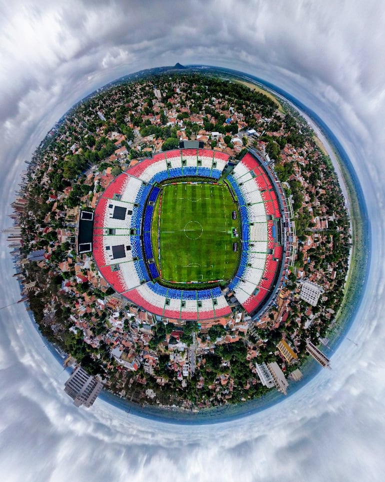 El estadio Defensores del Chaco, ubicado en el capitalino barrio Sajonia, propiedad de la Asociación Paraguaya de Fútbol, albergará esta noche el partido estelar entre Olimpia y Libertad.