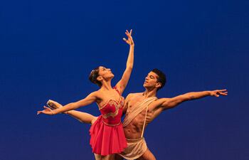 Rocío Agüero y Jiva Velázquez, primeras figuras del Ballet del Teatro Colón, serán parte de una gala junto con otros destacados bailarines argentinos e invitados de nuestro país.