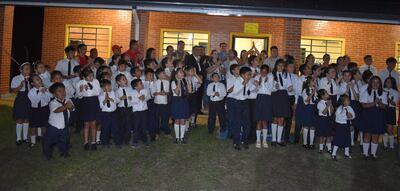 El acto de inauguración se realizó con la presencia de la comunidad educativa, autoridades municipales y padres de familia.