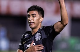 El volante de Olimpia, Rubén Darío Lezcano Portillo (22 años) celebra el tanto ganador de Olimpia sobre el Sportivo Ameliano.