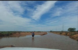 Ruta Yabebyry - Laureles inundadas por agua de lluvias.