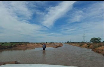 Ruta Yabebyry - Laureles inundadas por agua de lluvias.
