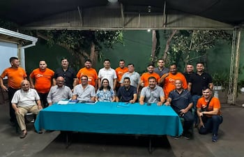 La Benita Cañiza (centro), la primera intendenta liberal de la era democrática de Capiatá busca volver al cargo. Ahora tiene el respaldo de Yo Creo.