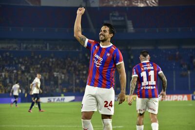 Javier Báez, jugador de Cerro Porteño, festeja un gol en el partido frente a Sportivo Luqueño por la tercera fecha del torneo Clausura 2024 del fútbol paraguayo en el estadio La Nueva Olla, en Asunción.