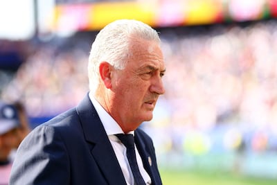 Gustavo Alfaro, director técnico de Paraguay, observa durante el partido de los dieciseisavos de final de la Copa Mundial de la FIFA 2026 entre Alemania y Paraguay en el Boston Stadium, en Foxborough, Massachusetts.