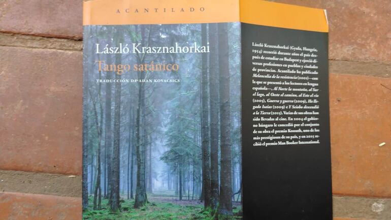 Laszlo Krasznahorkai: Tango satánico.