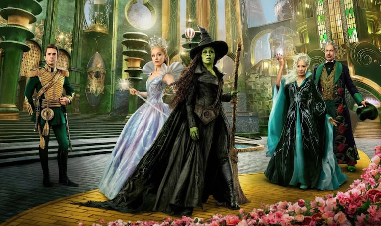 Cynthia Erivo y Ariana Grande en "Wicked por siempre".