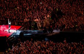 Lady Gaga se presenta ante más de dos millones de personas en la playa de Copacabana, Río de Janeiro.