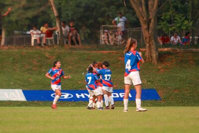 Las juveniles azulgranas se quedaron con el clásico en el juego de final-ida