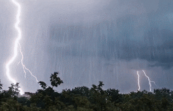 Gif tormentas eléctricas y lluvias.
