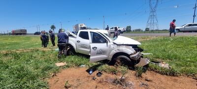 Así quedaron los dos vehículos involucrados en el grave accidente, sin víctimas fatales, en San Juan Bautista, Misiones, en el que una camioneta del MAG estuvo involucrada.