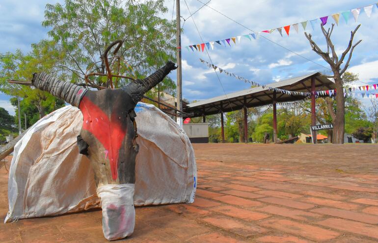 El tradicional del toro kandíl ya está listo para divertir a los asistentes. 
