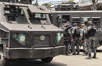 Integrantes de la Policía Militar de Río de Janeiro participan en la segunda fase de la llamada Operación Contención en el complejo Salgueiro, en São Gonçalo (Brasil).