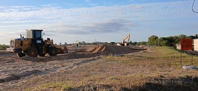 La concejal municipal Maida Fernández(ANR) denunciara una supuesta extracción irregular de arena del muro de defensa costera para ser reutilizada en trabajos de alcantarillado y desagüe pluvial.