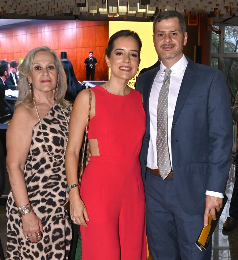 María Inés Ardissone, Eliana Rodríguez Alcalá y Juan José Ardissone.