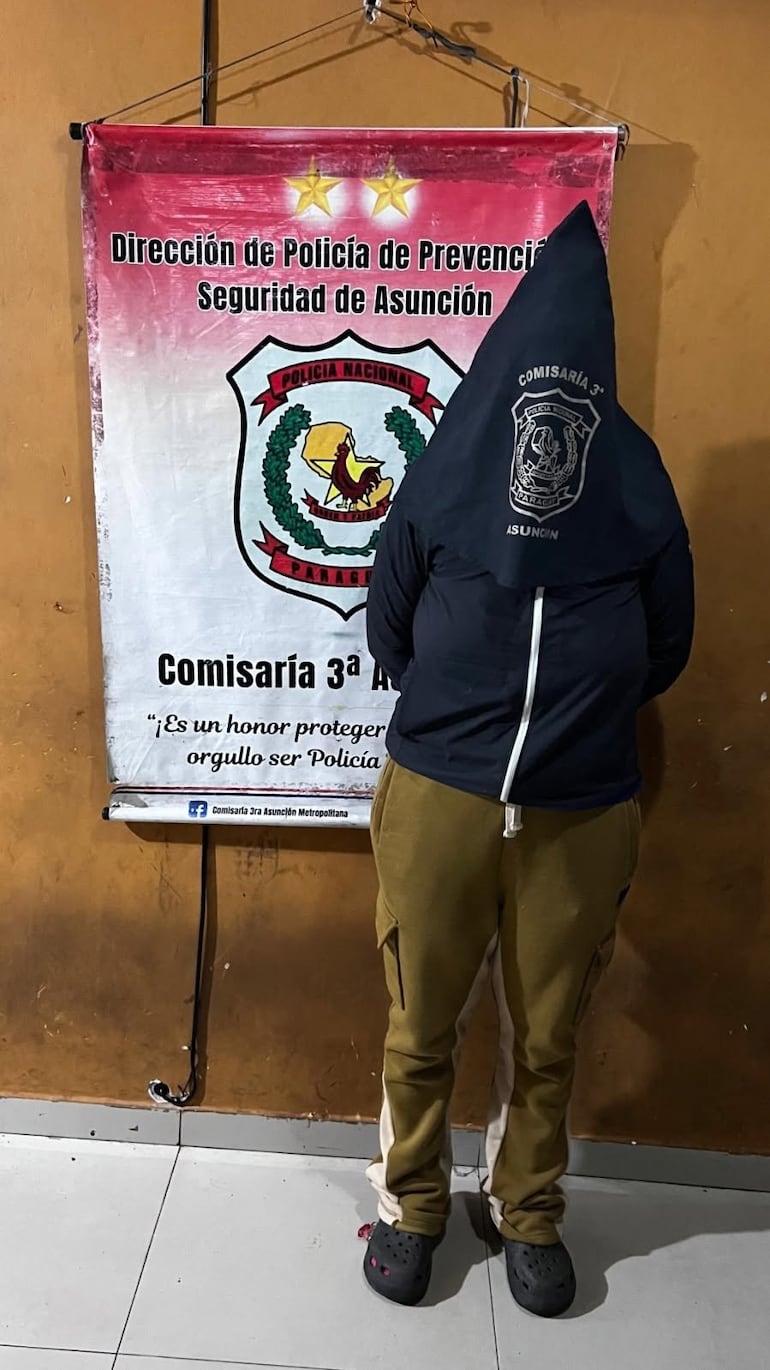 Demorados y detenidos en la zona del microcentro de seguridad, durante el evento "El centro alienta", por el partido entre Paraguay y Estados Unidos anoche.