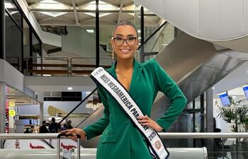 Jazmín Mernes partió con su maleta llena de sueños rumbo a El Salvador, donde ya se encuentra participando del Miss Mesoamérica International 2025.