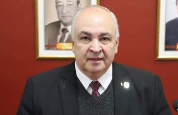 Gustavo Benicio Miranda Villamayor, decano de la Facultad de Derecho de Itapúa, pretende seguir en el Consejo de la Magistratura.