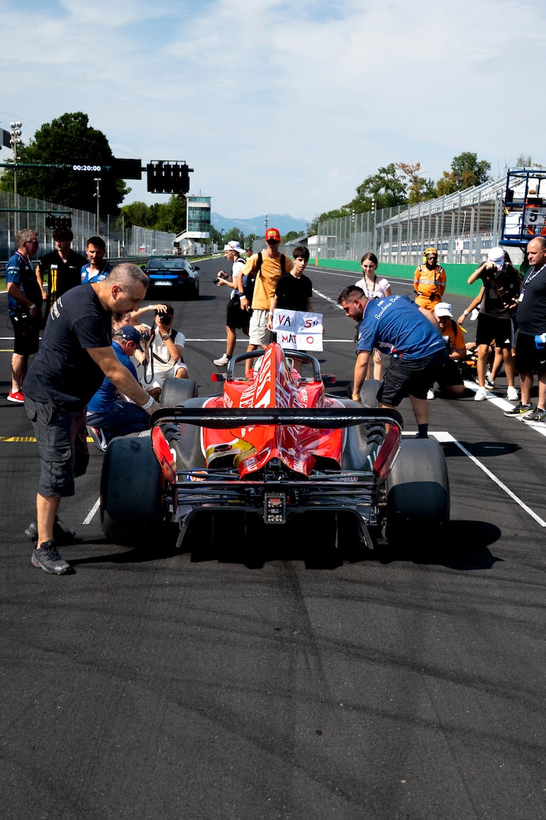 Mateo Valente, en la previa de una de las carreras que se disputaron en Vallelunga, Italia, el pasado fin de semana.
