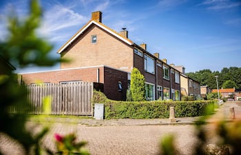 Esta vista general muestra una zona residencial del pueblo de Moerdijk, a unos 20 kilómetros al sur de Róterdam, el 22 de junio de 2026.
