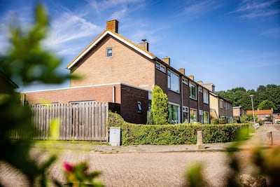 Esta vista general muestra una zona residencial del pueblo de Moerdijk, a unos 20 kilómetros al sur de Róterdam, el 22 de junio de 2026.