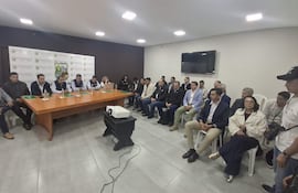 Carlos Duarte y Marco Riquelme analizaron condiciones territorial para la instalación de parques industriales en Ayolas.